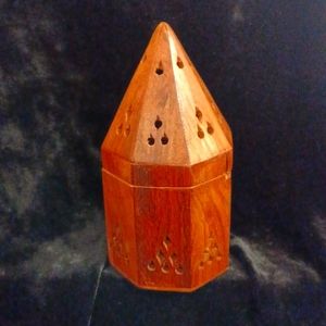 6 1/2 Pyramid Cone Holder Solid Brown Indian 🪵